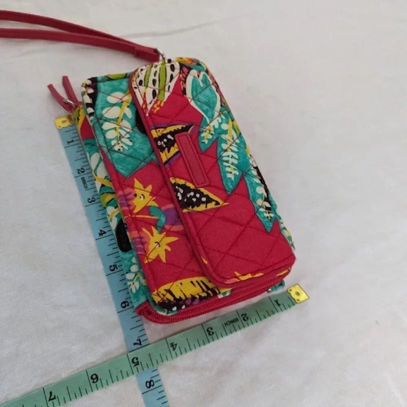 Vera Bradley wristlet quilted floral print with many compartments NWOT O6 - Picture 3 of 7